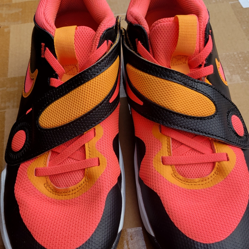 2022 SIZE 7Y UNISEX NIKE TEAM HUSTLE D 11 BLACK PINK ORANGE